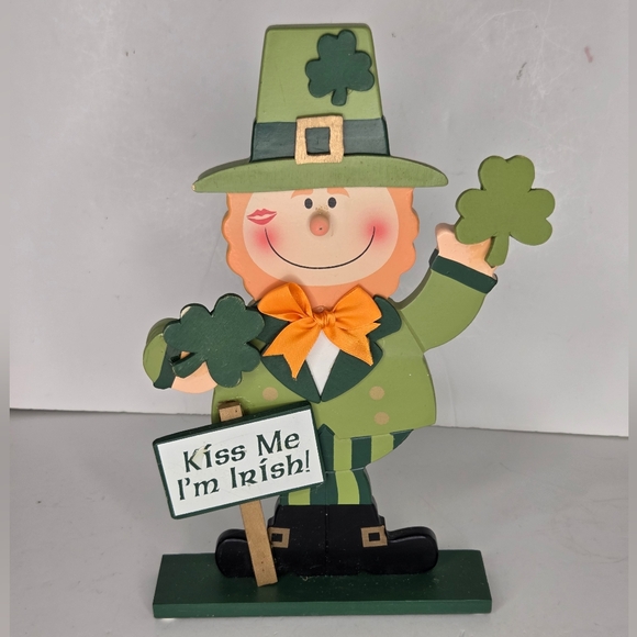 Wooden Leprechaun St. Patrick's Day Tabletop Decor Kiss Me I'm Irish - Picture 8 of 8